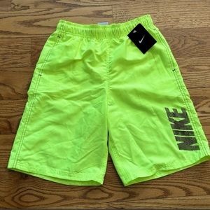 💥New Nike Boy’s Yellow Shorts Size L (11-13yrs)